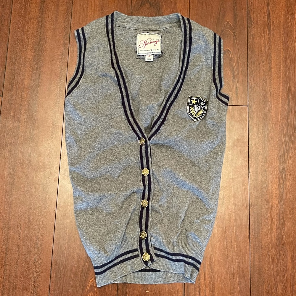 Gray Crested Vest ⚜️